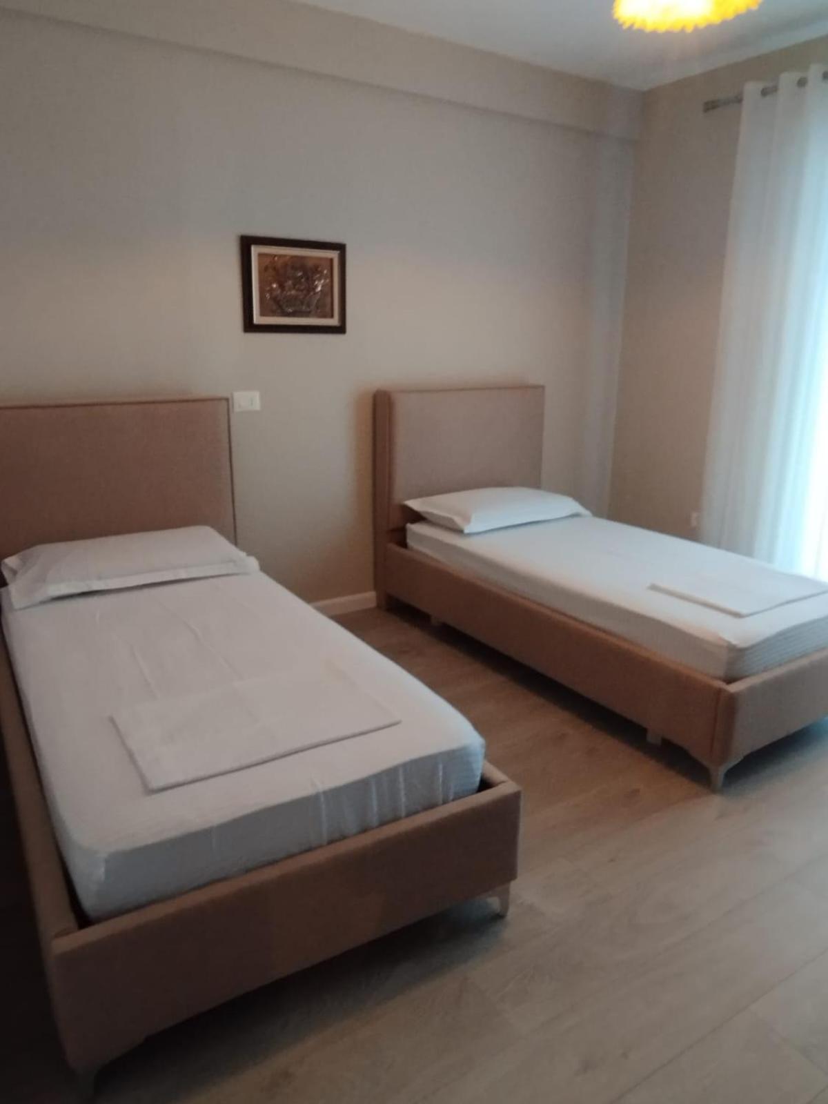 Leatis Apartment Durres Exterior photo